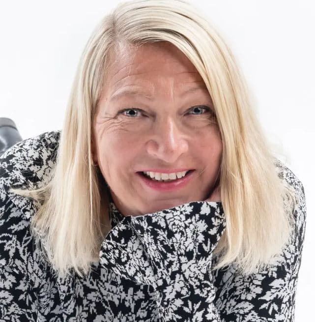 Karin, som gör alla fat för hand